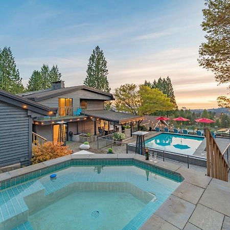 Grouse Cheerful Large Private Bedroom, Bath, Shared Deck, Pool, Hot Tub North Vancouver Eksteriør bilde