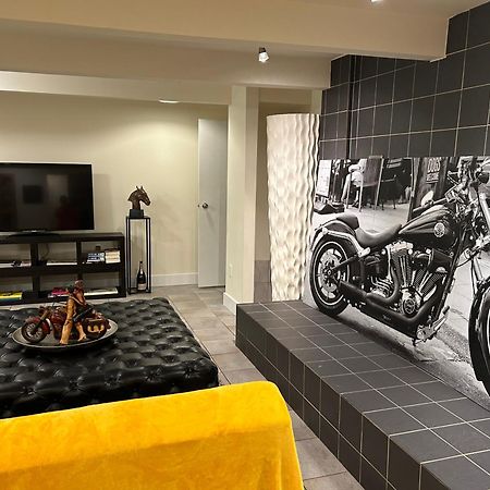 Grouse Cheerful Large Private Bedroom, Bath, Shared Deck, Pool, Hot Tub North Vancouver Eksteriør bilde