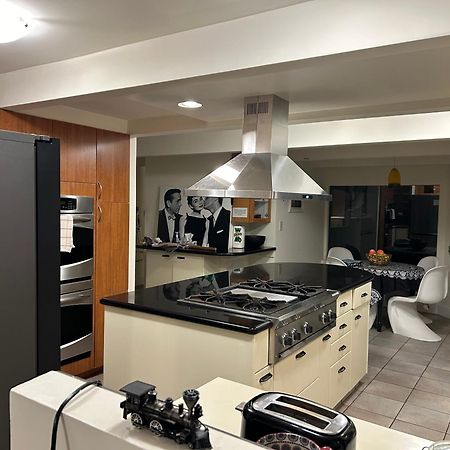 Grouse Cheerful Large Private Bedroom, Bath, Shared Deck, Pool, Hot Tub North Vancouver Eksteriør bilde