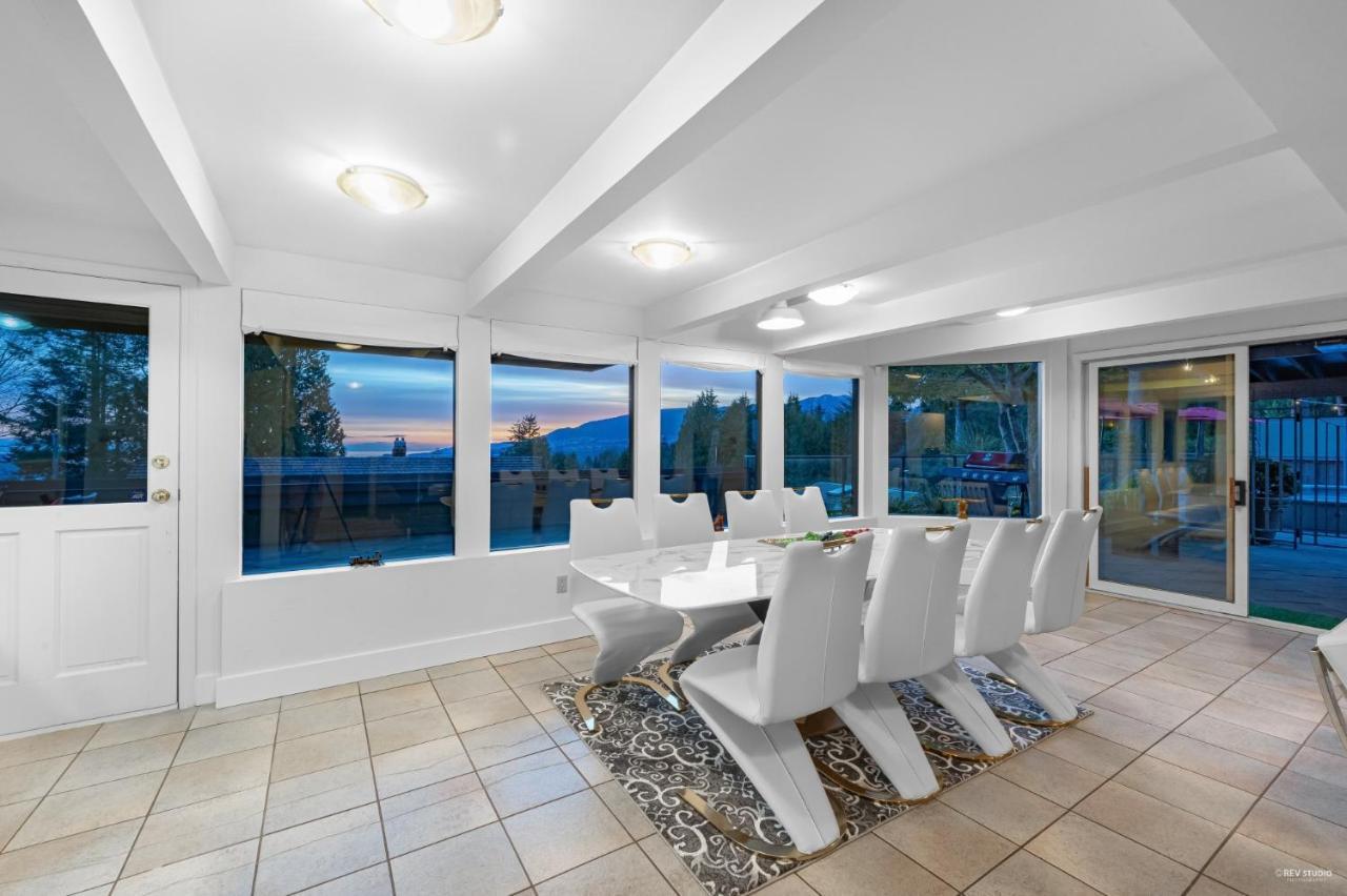 Grouse Cheerful Large Private Bedroom, Bath, Shared Deck, Pool, Hot Tub North Vancouver Eksteriør bilde