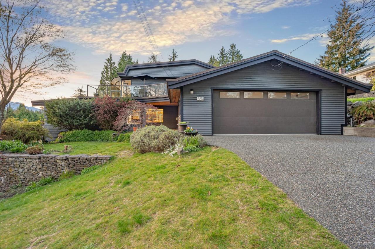 Grouse Cheerful Large Private Bedroom, Bath, Shared Deck, Pool, Hot Tub North Vancouver Eksteriør bilde