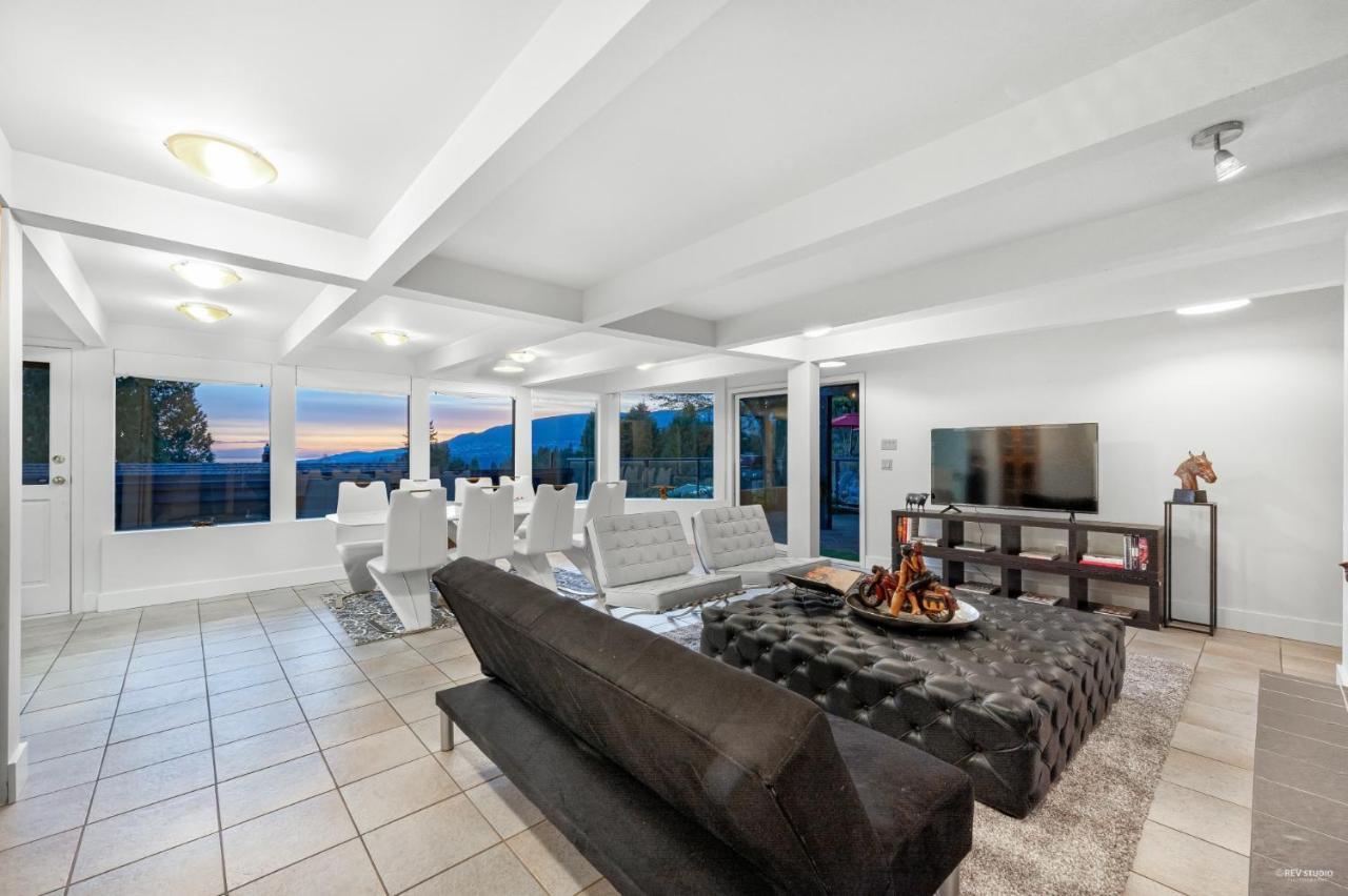 Grouse Cheerful Large Private Bedroom, Bath, Shared Deck, Pool, Hot Tub North Vancouver Eksteriør bilde