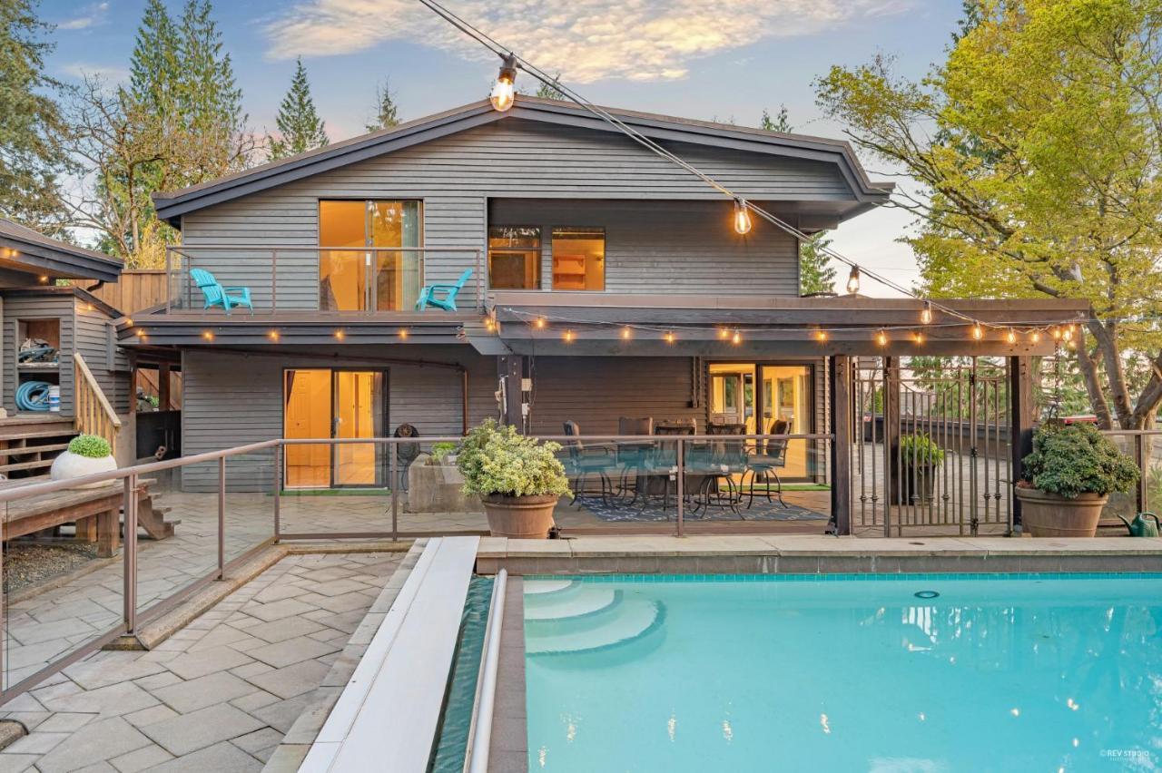 Grouse Cheerful Large Private Bedroom, Bath, Shared Deck, Pool, Hot Tub North Vancouver Eksteriør bilde