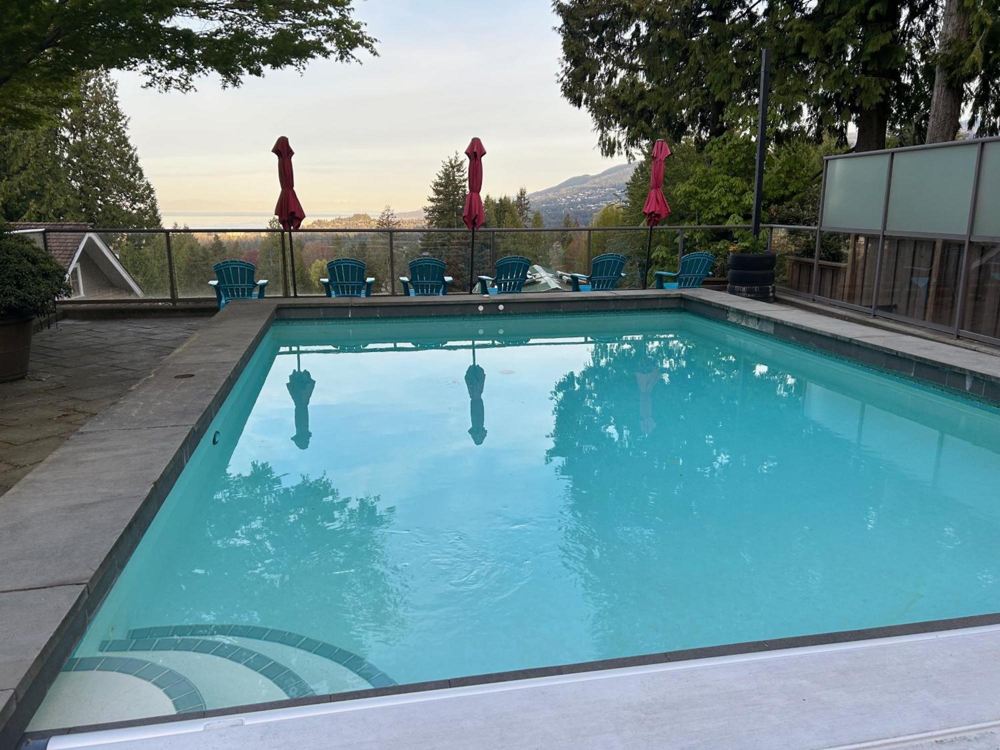 Grouse Cheerful Large Private Bedroom, Bath, Shared Deck, Pool, Hot Tub North Vancouver Eksteriør bilde
