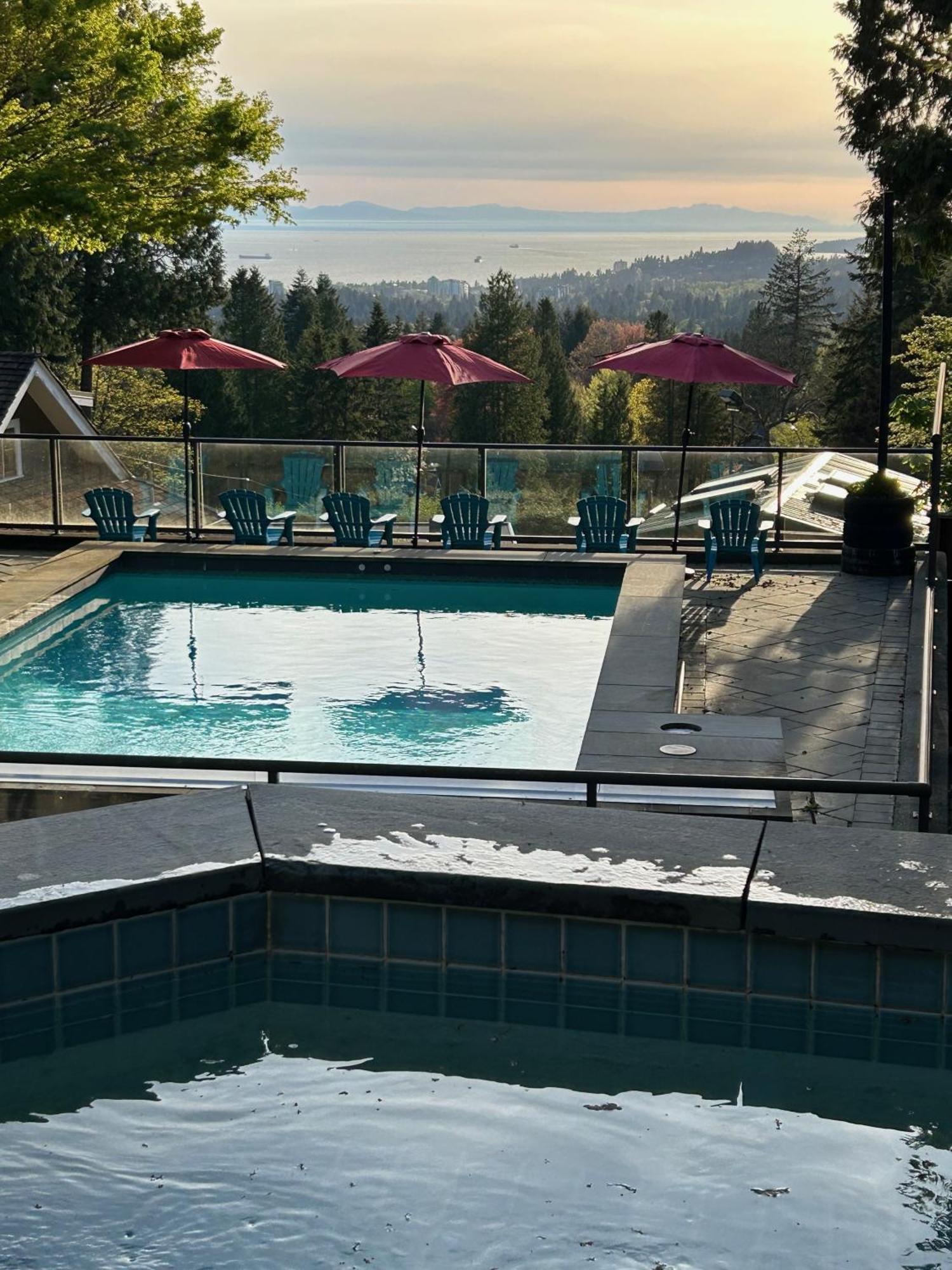 Grouse Cheerful Large Private Bedroom, Bath, Shared Deck, Pool, Hot Tub North Vancouver Eksteriør bilde