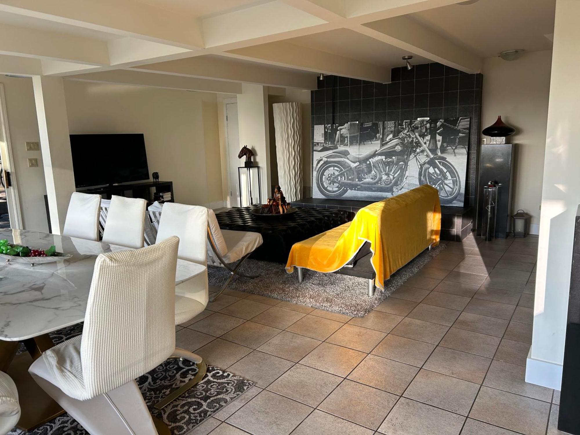 Grouse Cheerful Large Private Bedroom, Bath, Shared Deck, Pool, Hot Tub North Vancouver Eksteriør bilde