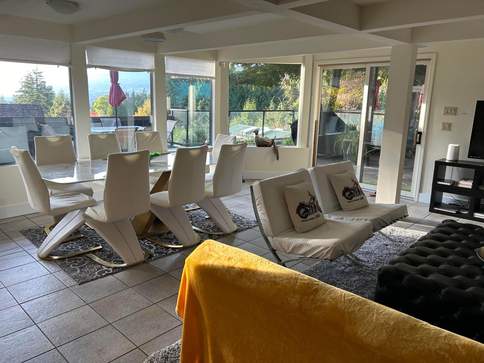 Grouse Cheerful Large Private Bedroom, Bath, Shared Deck, Pool, Hot Tub North Vancouver Eksteriør bilde