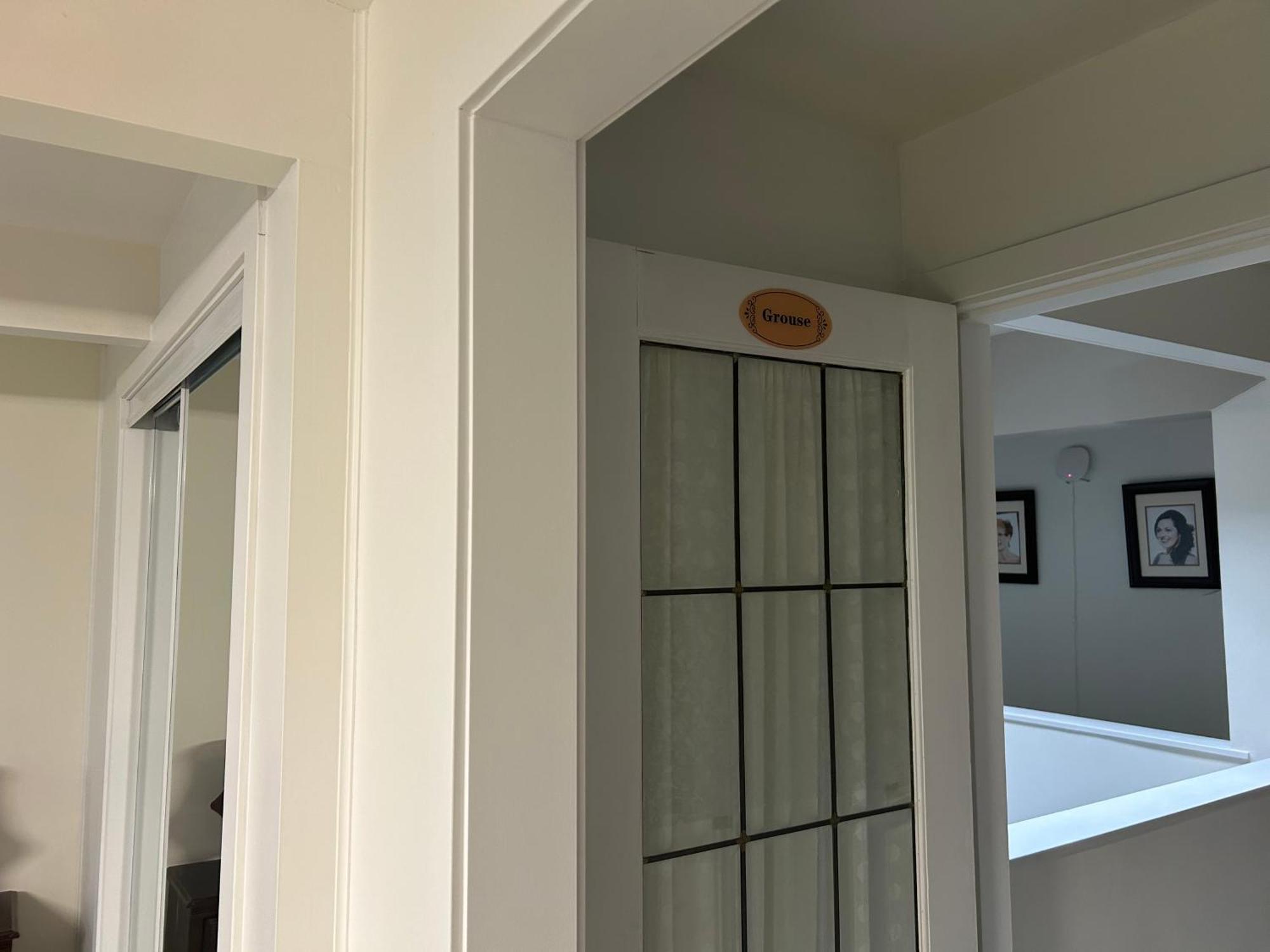 Grouse Cheerful Large Private Bedroom, Bath, Shared Deck, Pool, Hot Tub North Vancouver Eksteriør bilde