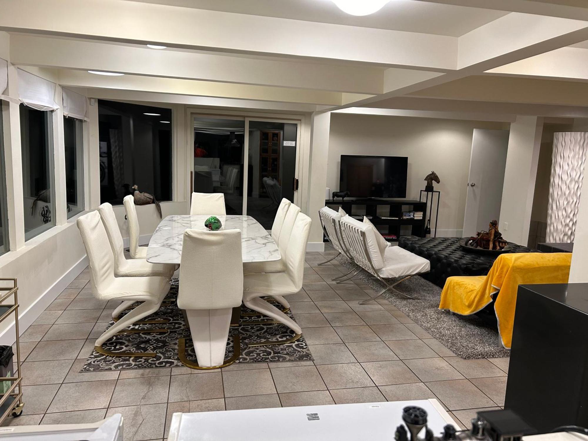 Grouse Cheerful Large Private Bedroom, Bath, Shared Deck, Pool, Hot Tub North Vancouver Eksteriør bilde