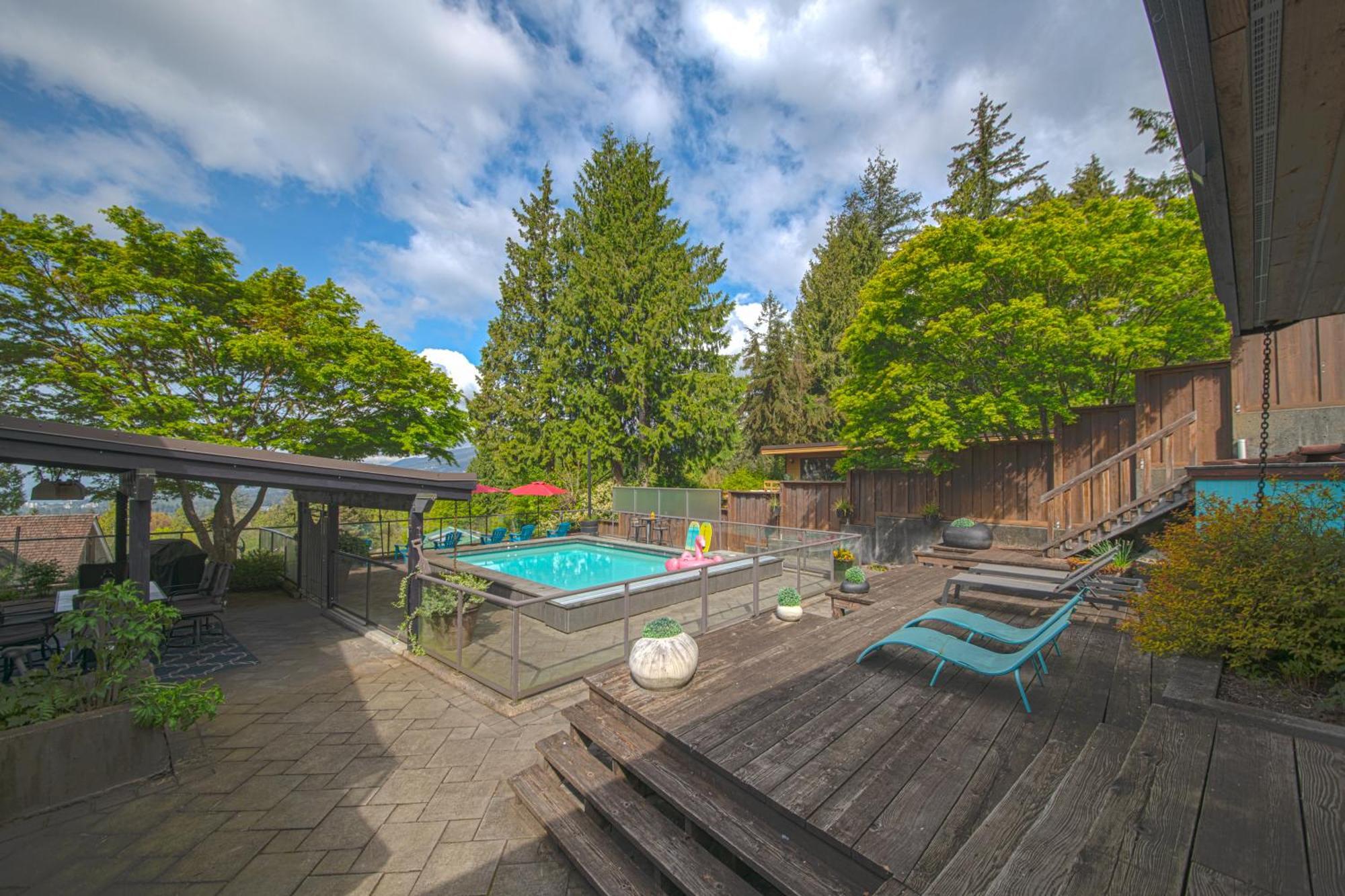 Grouse Cheerful Large Private Bedroom, Bath, Shared Deck, Pool, Hot Tub North Vancouver Eksteriør bilde