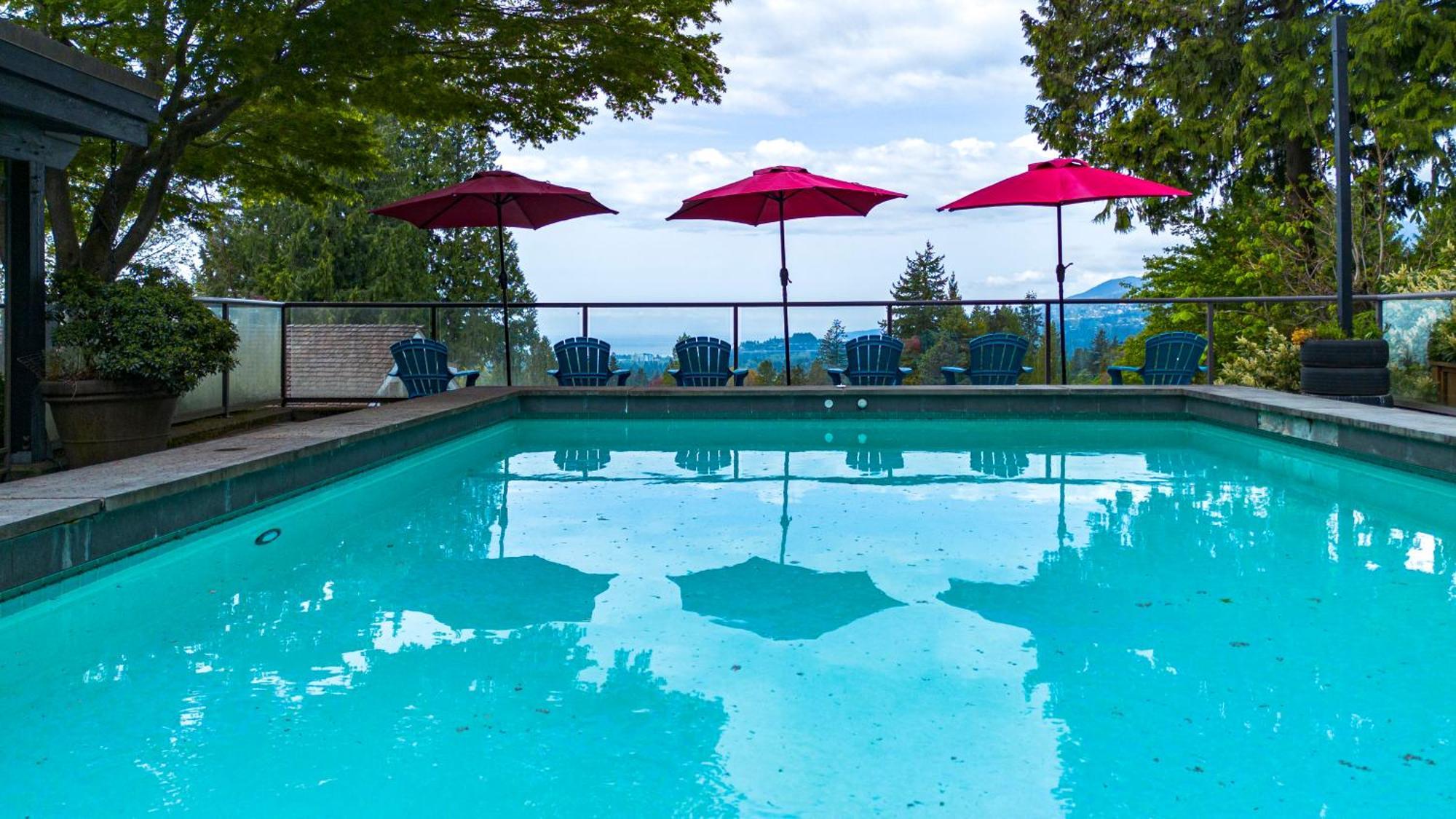 Grouse Cheerful Large Private Bedroom, Bath, Shared Deck, Pool, Hot Tub North Vancouver Eksteriør bilde