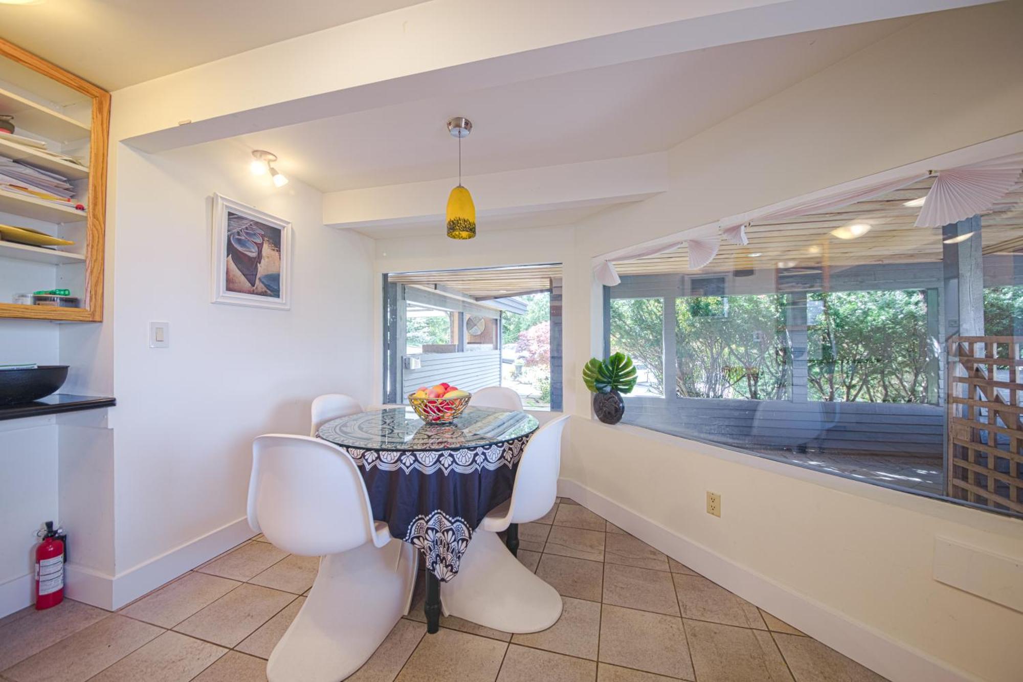 Grouse Cheerful Large Private Bedroom, Bath, Shared Deck, Pool, Hot Tub North Vancouver Eksteriør bilde