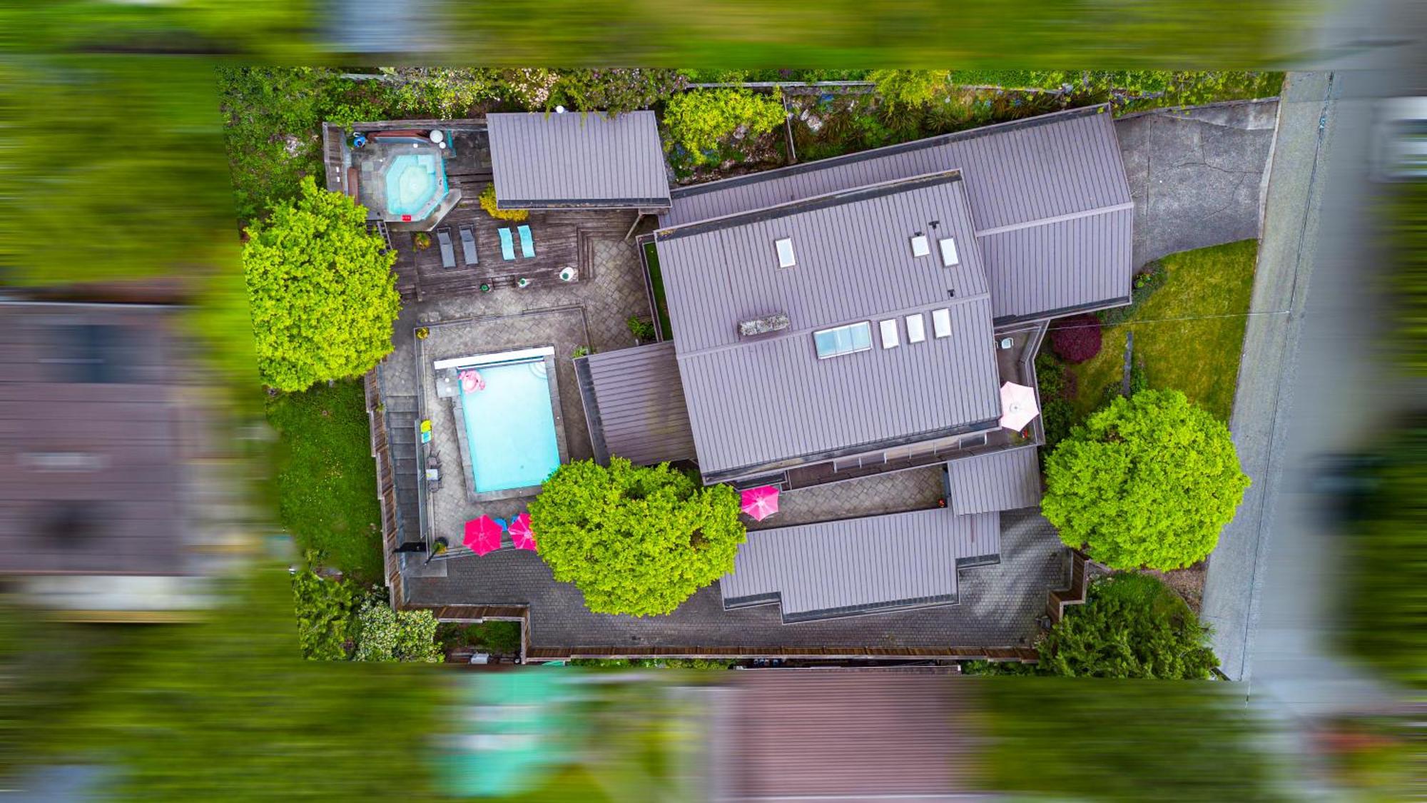 Grouse Cheerful Large Private Bedroom, Bath, Shared Deck, Pool, Hot Tub North Vancouver Eksteriør bilde